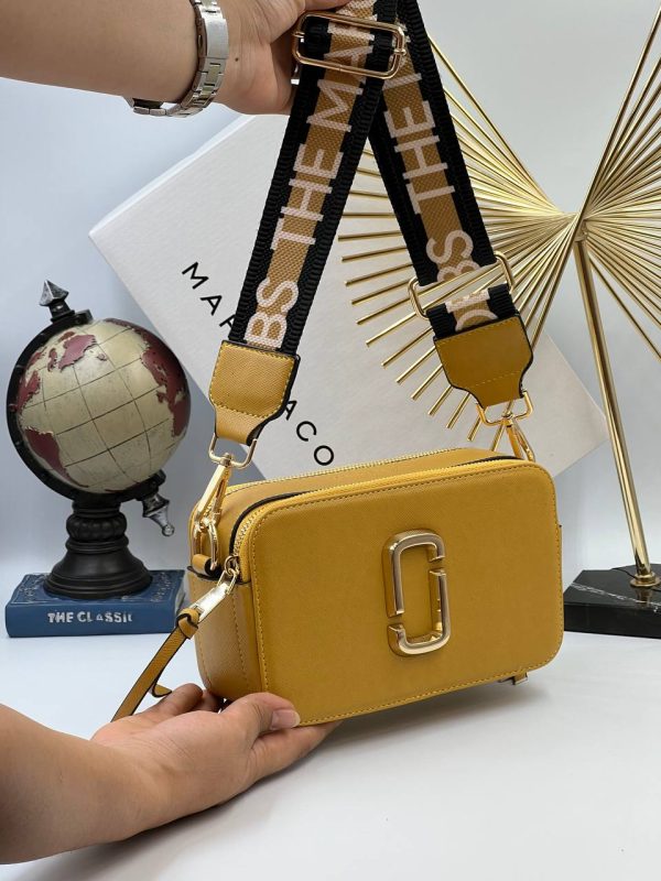 marc jacobs canta sari beyaz siyah askili 21x13 cm