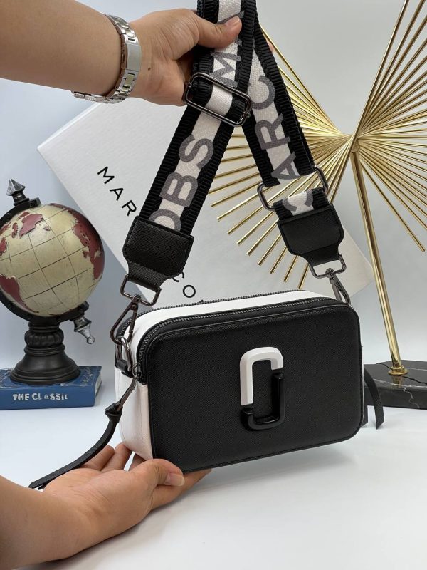 marc jacobs canta siyah beyaz askili 21x13 cm
