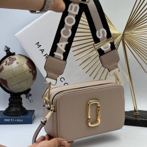 marc jacobs canta vizon beyaz siyah askili 21x13 cm