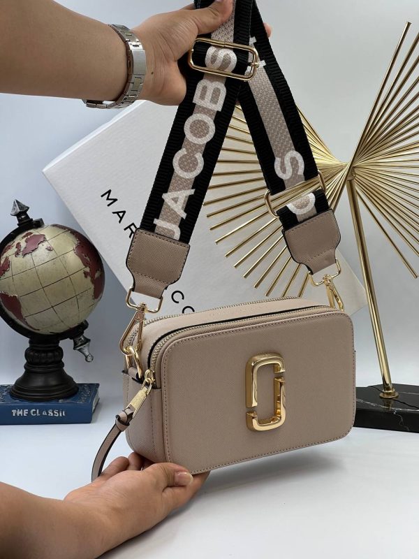 marc jacobs canta vizon beyaz siyah askili 21x13 cm