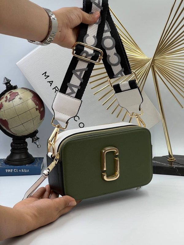 marc jacobs canta yesil beyaz siyah askili 21x13 cm