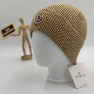 moncler bere logolu camel