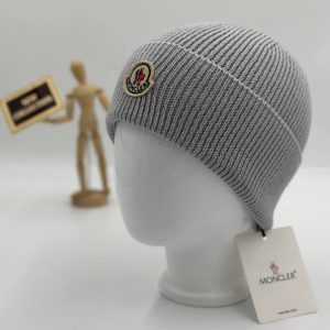 moncler bere logolu gri