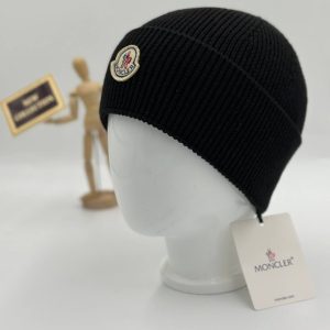 moncler bere logolu siyah