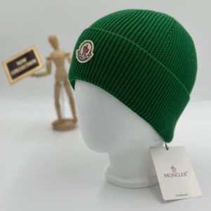 moncler bere logolu yesil