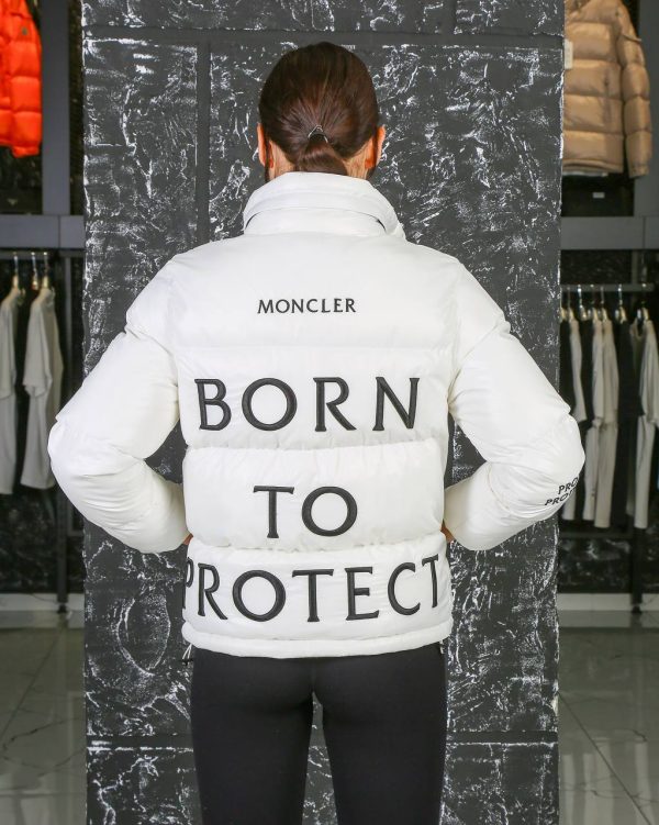 moncler mont beyaz arkasi yazili kapusonlu