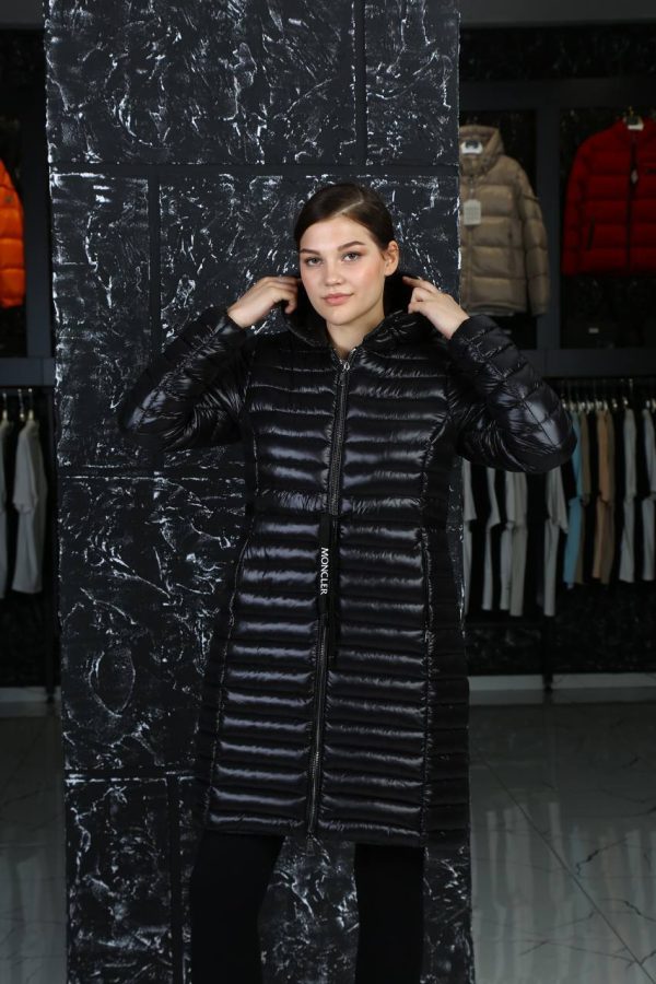 moncler mont kadin uzun belden sikmali siyah parlak kapusonlu