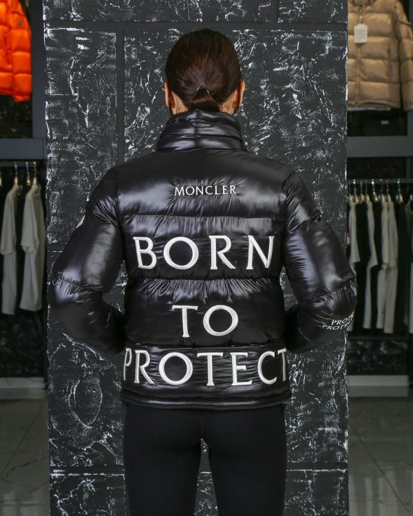 moncler mont siyah arkasi yazili kapusonlu
