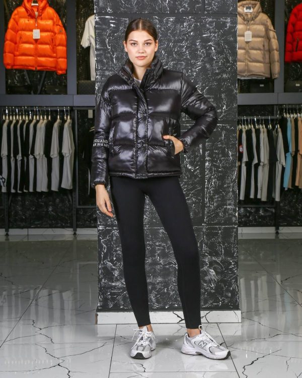 moncler mont siyah arkasi yazili kapusonlu