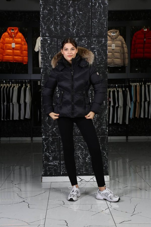moncler mont siyah beli kemer detayli kapusonu tuylu
