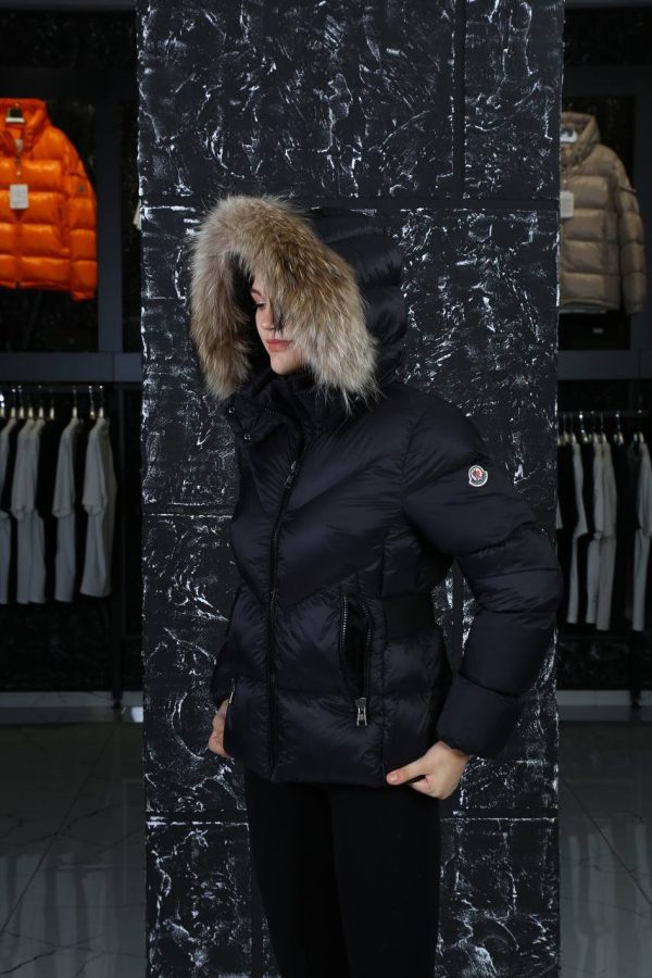 moncler mont siyah beli kemer detayli kapusonu tuylu