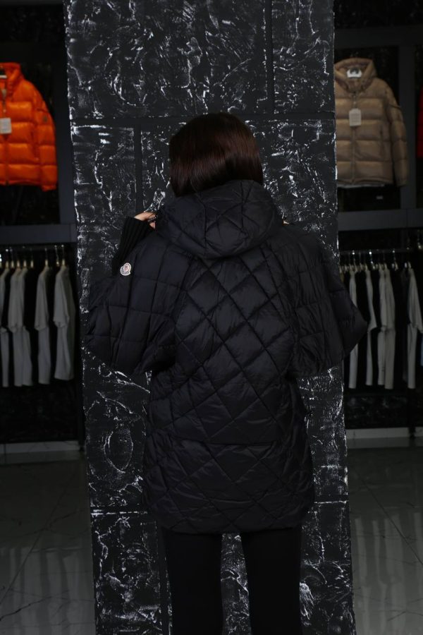 moncler mont siyah kollari triko detayli kapusonu