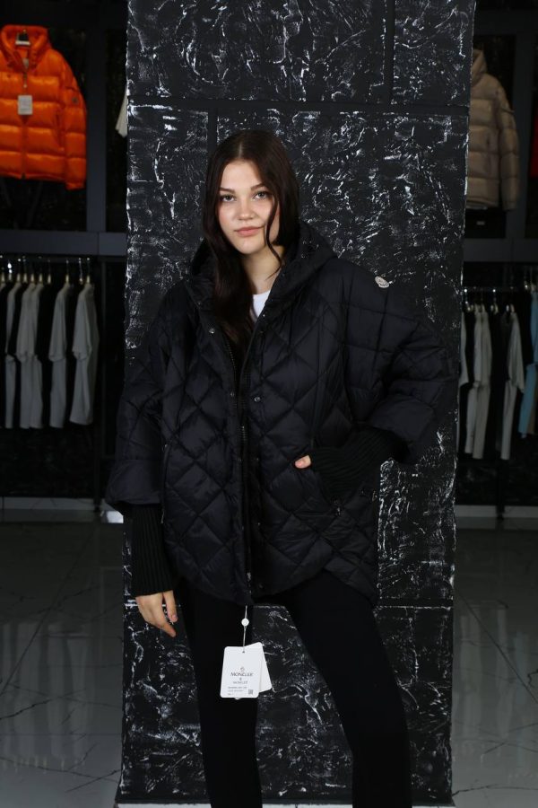 moncler mont siyah kollari triko detayli kapusonu