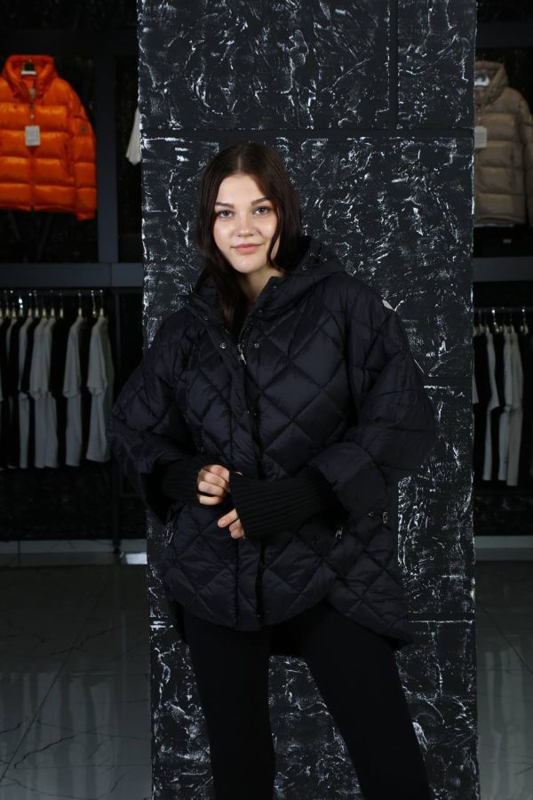 moncler mont siyah kollari triko detayli kapusonu