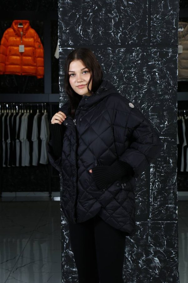 moncler mont siyah kollari triko detayli kapusonu