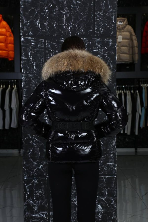 moncler mont siyah parlak beli kemer detayli kapusonu tuylu