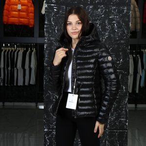 moncler mont siyah parlak beli sikmali kapusonlu