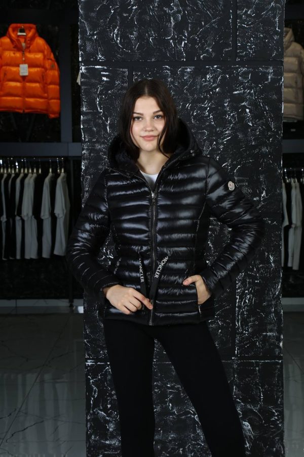 moncler mont siyah parlak beli sikmali kapusonlu