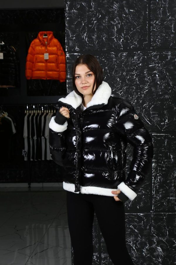 moncler mont siyah parlak beyaz pelus detayli