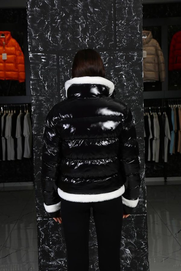 moncler mont siyah parlak beyaz pelus detayli