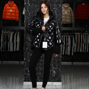 moncler mont siyah parlak kollari triko detayli kapusonu