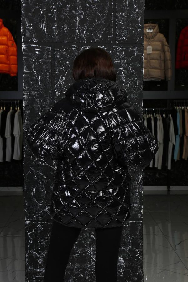 moncler mont siyah parlak kollari triko detayli kapusonu