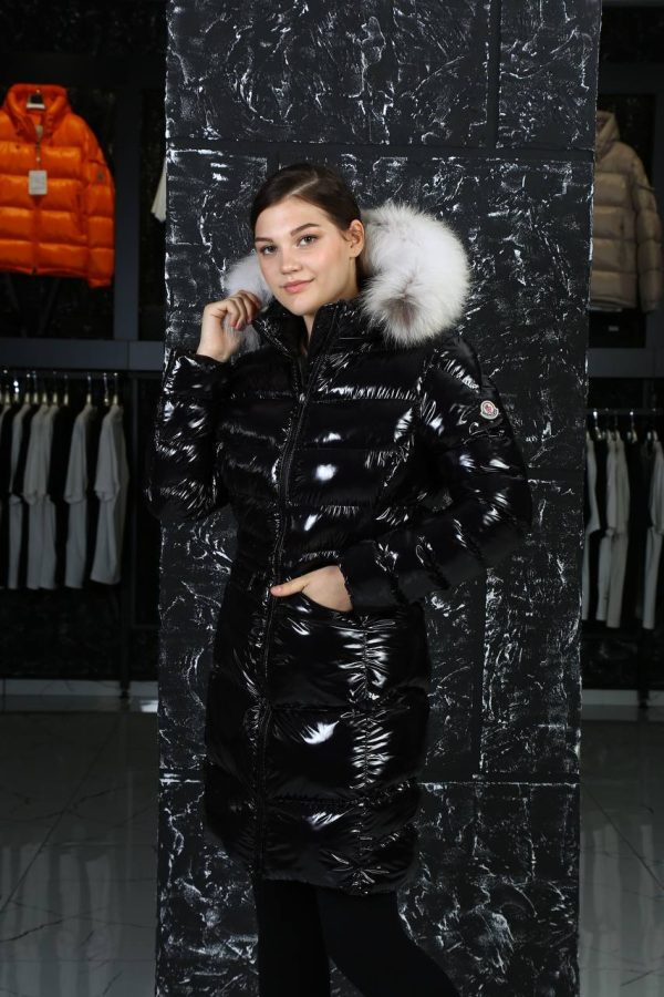 moncler mont siyah parlak uzun diz ustu kapusonlu