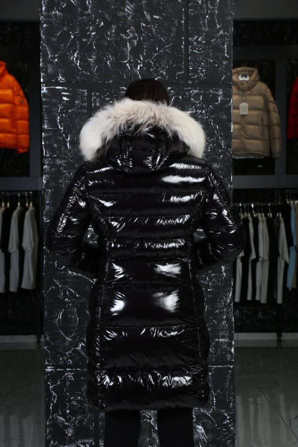 moncler mont siyah parlak uzun diz ustu kapusonlu