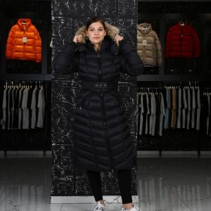 moncler mont siyah uzun diz alti beli kemer detayli kapusonlu