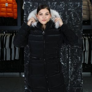 moncler mont siyah uzun diz ustu kadife kopusonlu