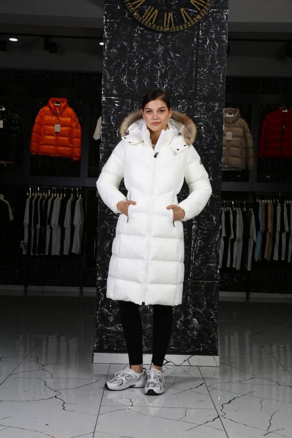 moncler mont uzun beyaz beli kemer detayli kapusonlu tilki tuyu