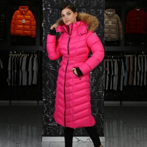 moncler mont uzun diz alti pembe beli kemer detayli kapusonlu
