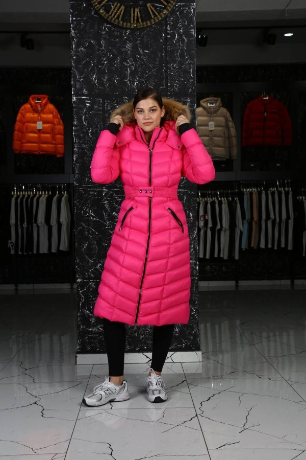moncler mont uzun diz alti pembe beli kemer detayli kapusonlu