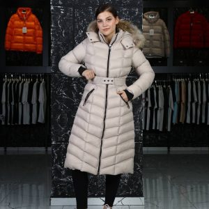 moncler mont uzun diz alti vizon beli kemer detayli kapusonlu