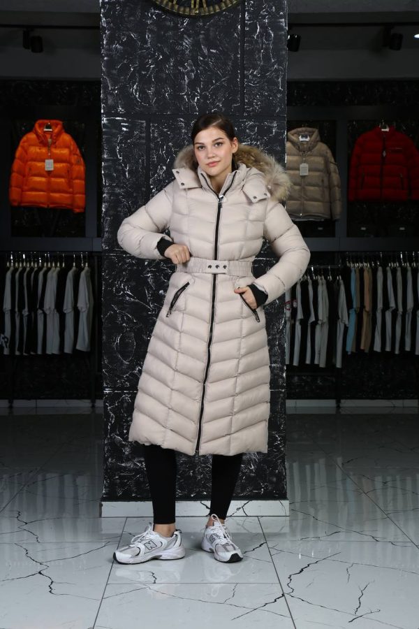 moncler mont uzun diz alti vizon beli kemer detayli kapusonlu