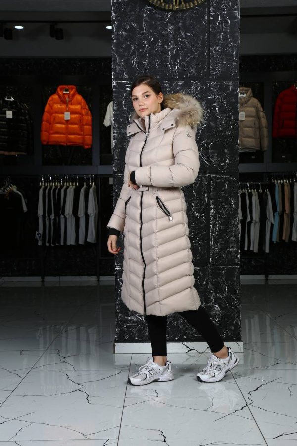 moncler mont uzun diz alti vizon beli kemer detayli kapusonlu