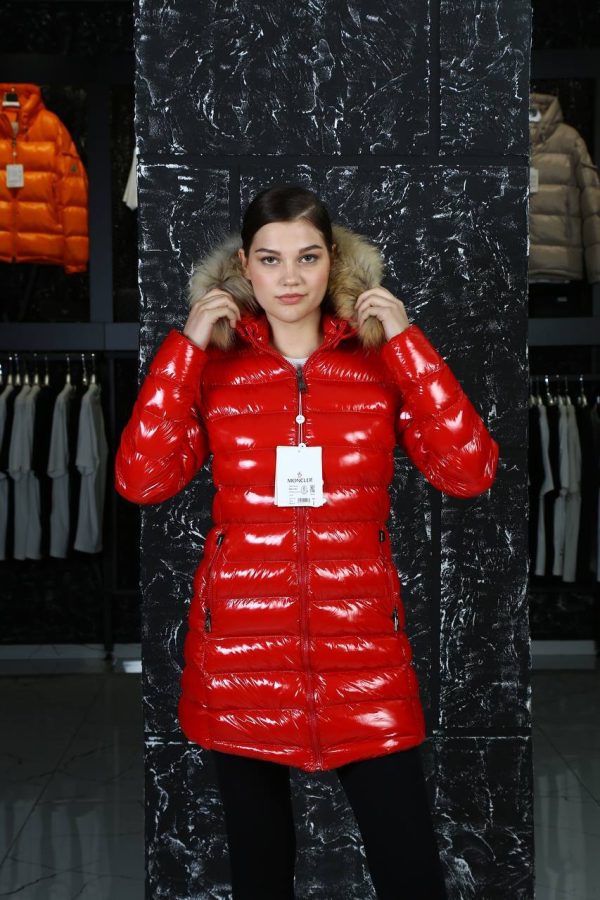 moncler mont uzun kirmizi parlak kapusonlu tilki tuyu