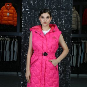 moncler yelek uzun pembe kemerli
