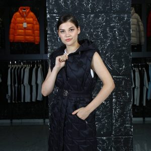 moncler yelek uzun siyah kemerli