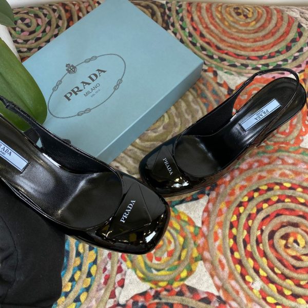 prada ayakkabi arkasi acik siyah rugan kalin 9 cm topuk