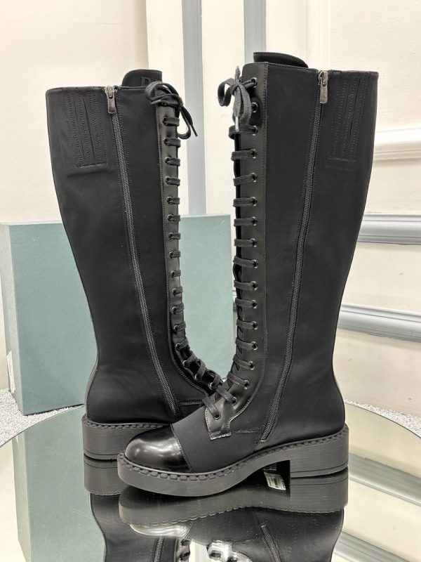 prada ayakkabi cizme siyah bagcikli ve fermuarli kumas deri