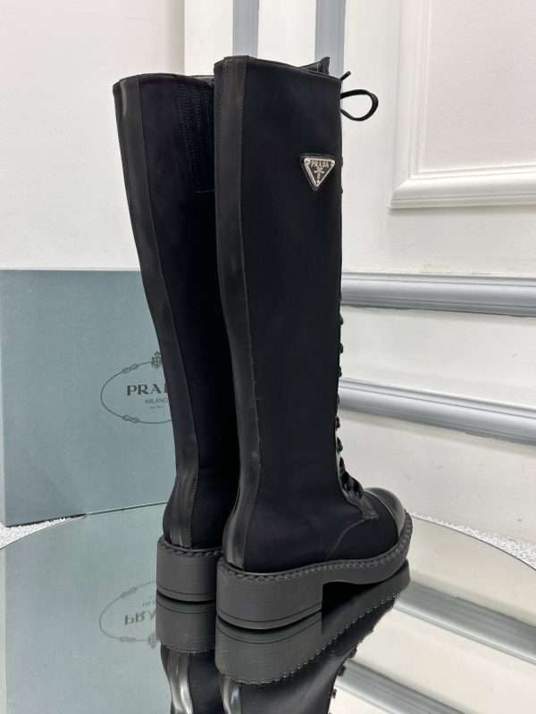 prada ayakkabi cizme siyah bagcikli ve fermuarli kumas deri
