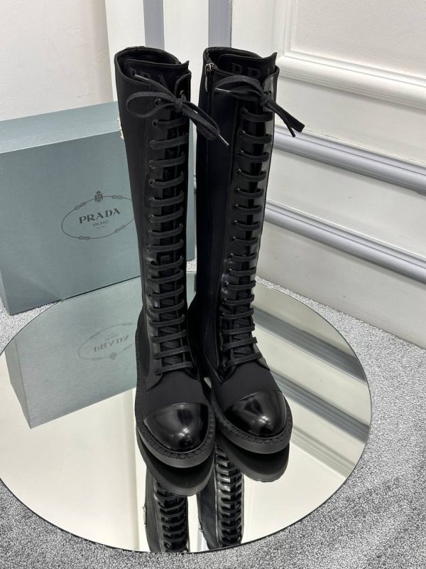 prada ayakkabi cizme siyah bagcikli ve fermuarli kumas deri