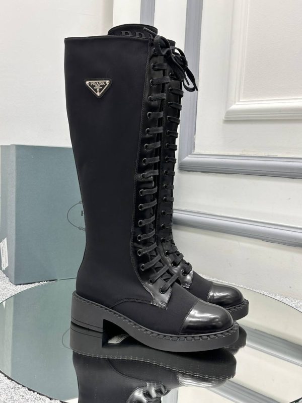 prada ayakkabi cizme siyah bagcikli ve fermuarli kumas deri