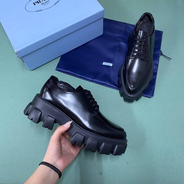prada ayakkabi kadin siyah bagcikli sivri burun yuksek kalin taban