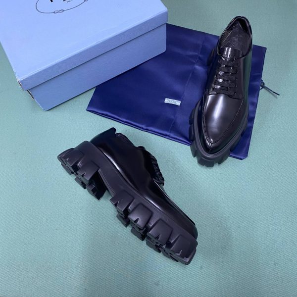 prada ayakkabi kadin siyah bagcikli sivri burun yuksek kalin taban