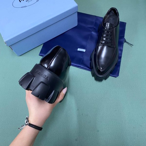 prada ayakkabi kadin siyah bagcikli sivri burun yuksek kalin taban
