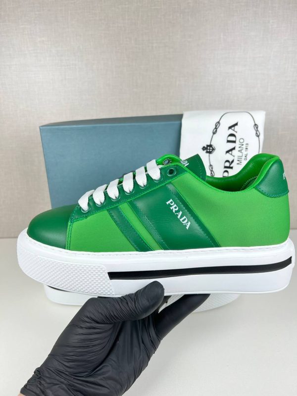 prada ayakkabi kadin yesil beyaz yeni sezon scuba kumas