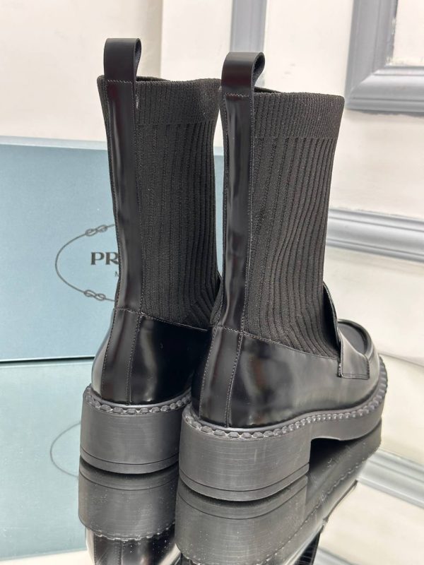 prada ayakkabi loafer corap detayli siyah