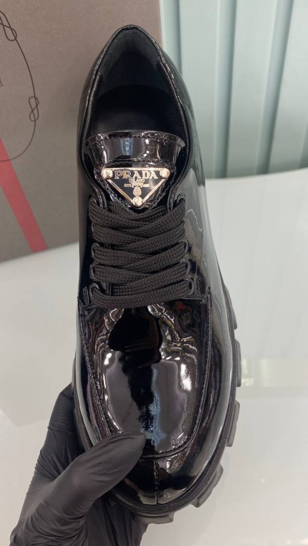 prada ayakkabi loafer siyah rugan bagcikli yuksek taban